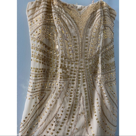 Golden dress - Picture 4 of 7